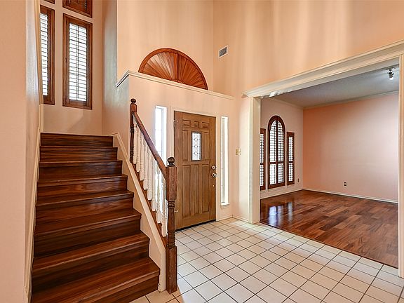 2nd image of 3311 Greenglen Cir