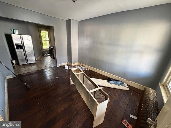 5th image of 522 W Somerville Ave