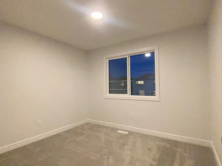 5712 Cautley Cres SW — Photo 4