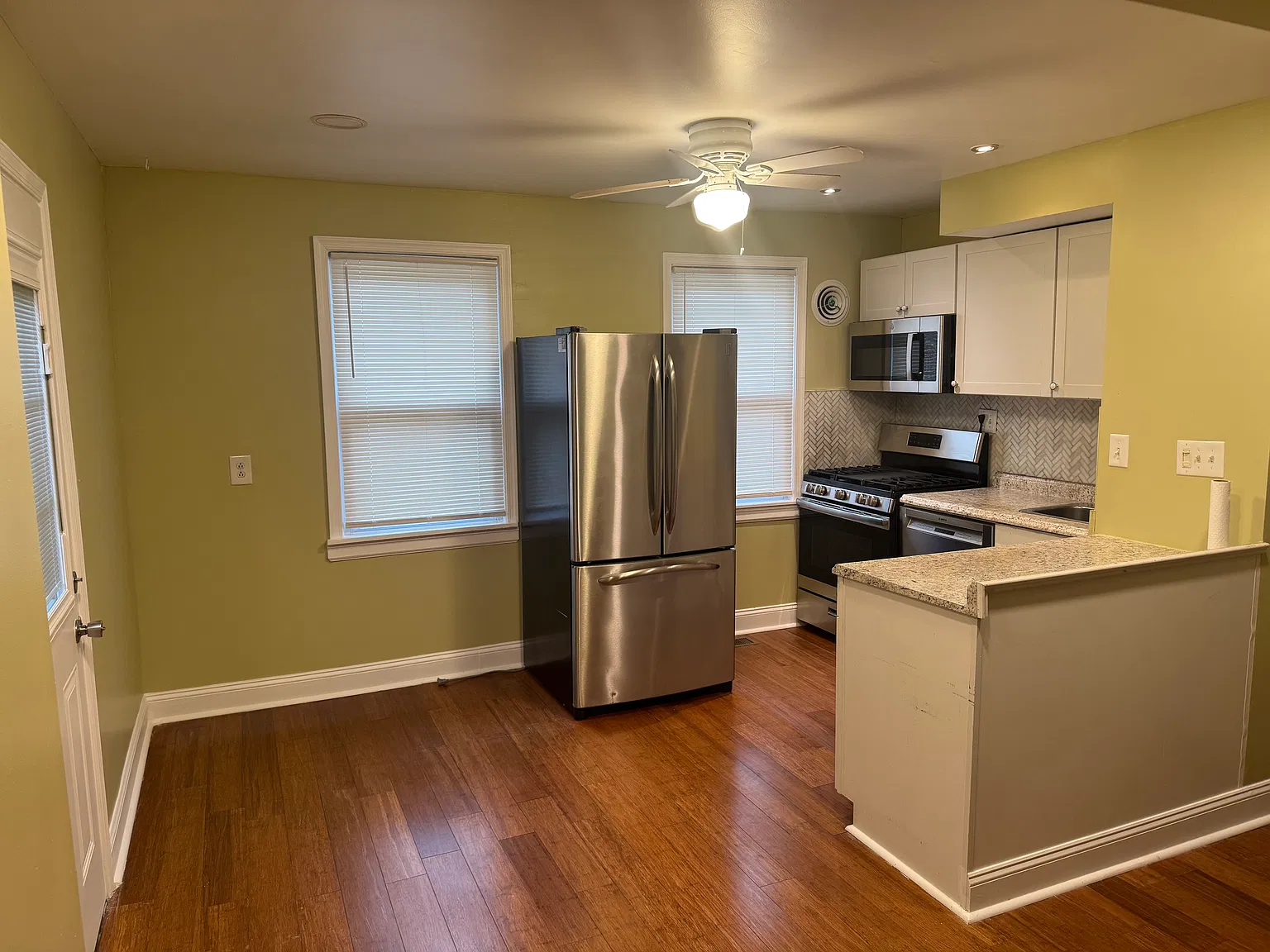 5206 Hayes St NE — Photo 4