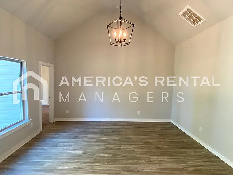 581 Andrew Dr — Photo 6