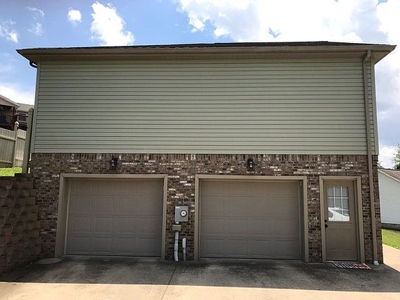 2nd image of 2305 Magnolia Dr
