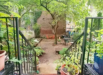 Rented by MOTION New York