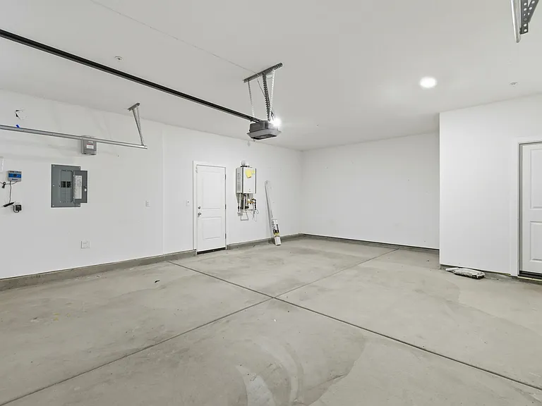 761 Hydrangea Dr — Photo 30