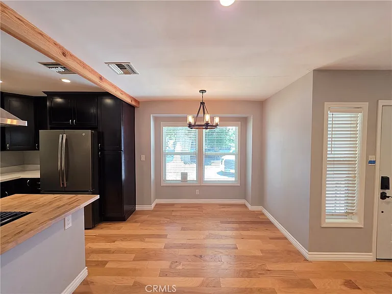 7019 Jamieson Ave — Photo 3