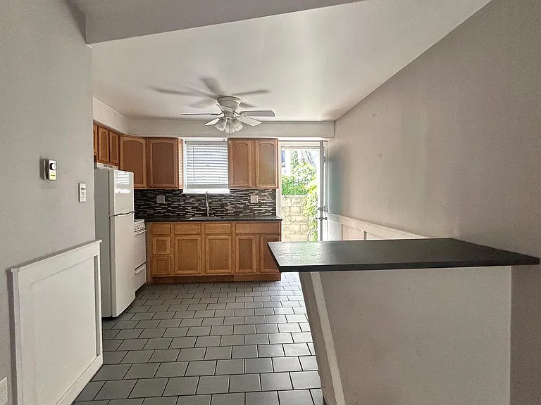 708 Medina St — Photo 3