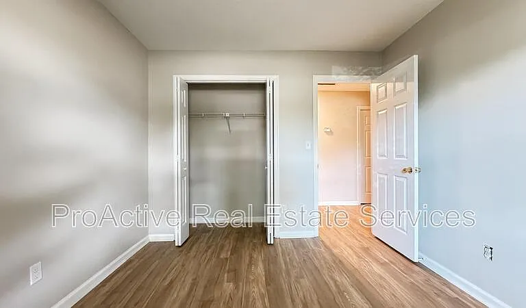 5568 Annandale Dr — Photo 18