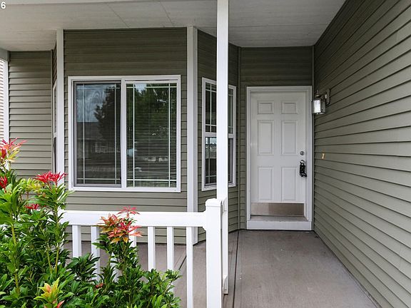 2nd image of 12700 NE 52nd Cir