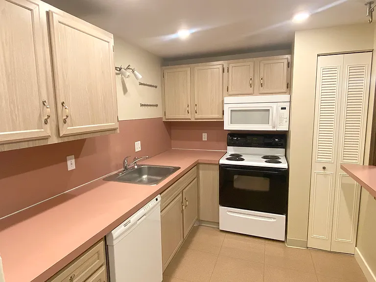 575 Broad St #307 — Photo 11