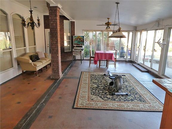 2nd image of 3421 Vista Lake Cir