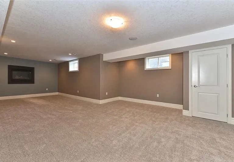 3135 Pincombe Dr — Photo 25