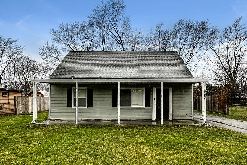 3 bed, 1.0 bath, 1154 sqft, $1,740 — Photo 1