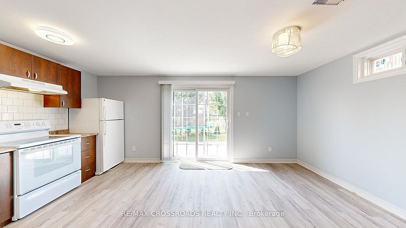 Ajax House for rent - 2 Bedrooms — photo 2