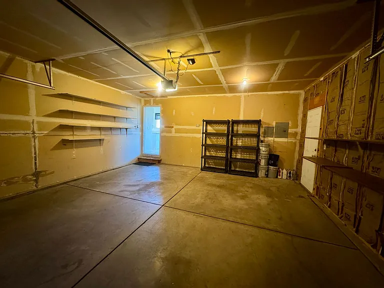 1125 Lindstrom Dr — Photo 29