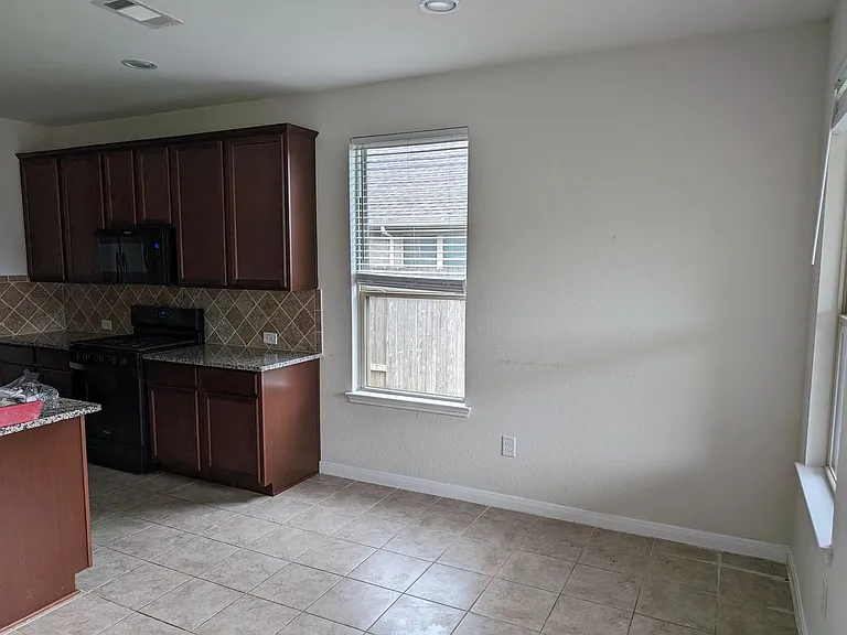 5206 Gerent Ln — Photo 11