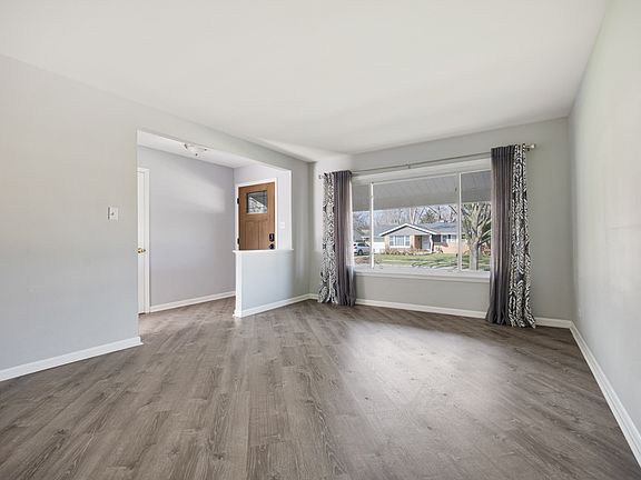 2nd image of 1241 Aspen Ln