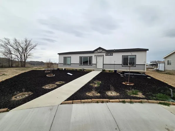 704 E Pine St, Wellington, UT 84542