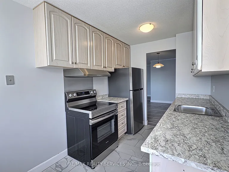 18 Knightsbridge Rd #1812 — Photo 11