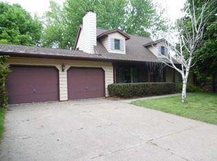 1114 Woodland Dr, Clinton, IA 52732