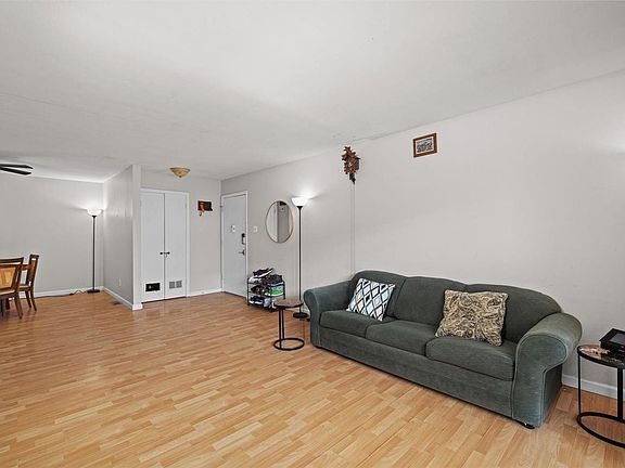 5th image of 10341 Forest Brook Ln APT G