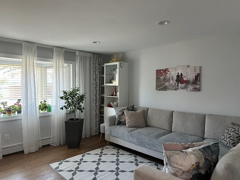 27 Cottage Pl #1 — Photo 3