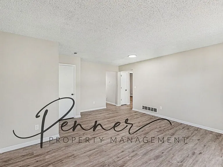1310 Valley Woods Ct #C — Photo 3