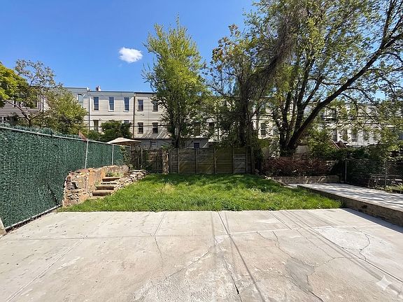 4th image of 252 Woodbine St #1
