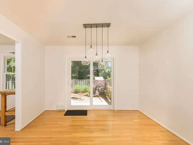8302 Moline Pl — Photo 8