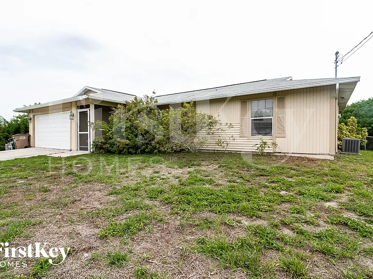 222 NW 28th Ct — Photo 2