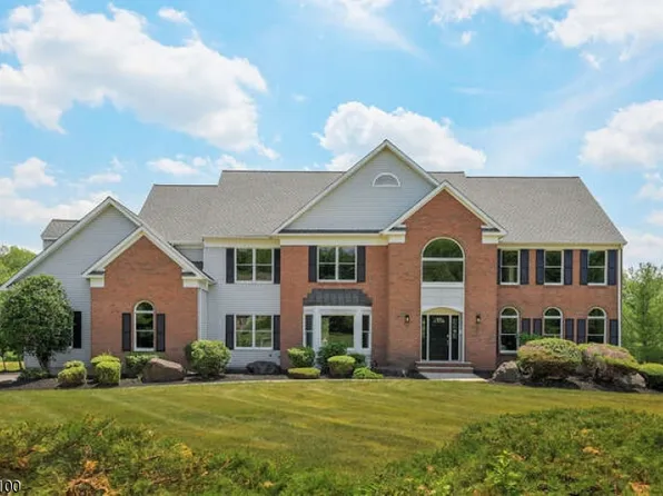 19 Deerwood Trl, Warren Twp., NJ 07059