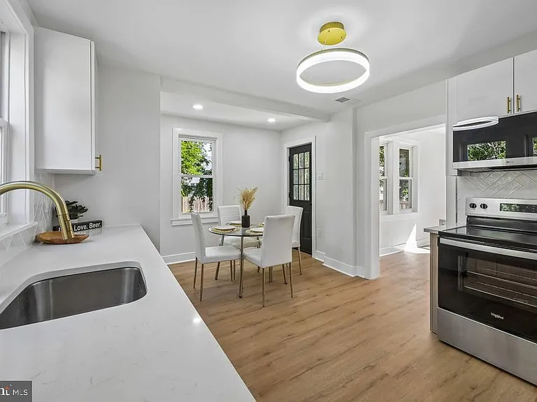 1325 Walnut Ave — Photo 5