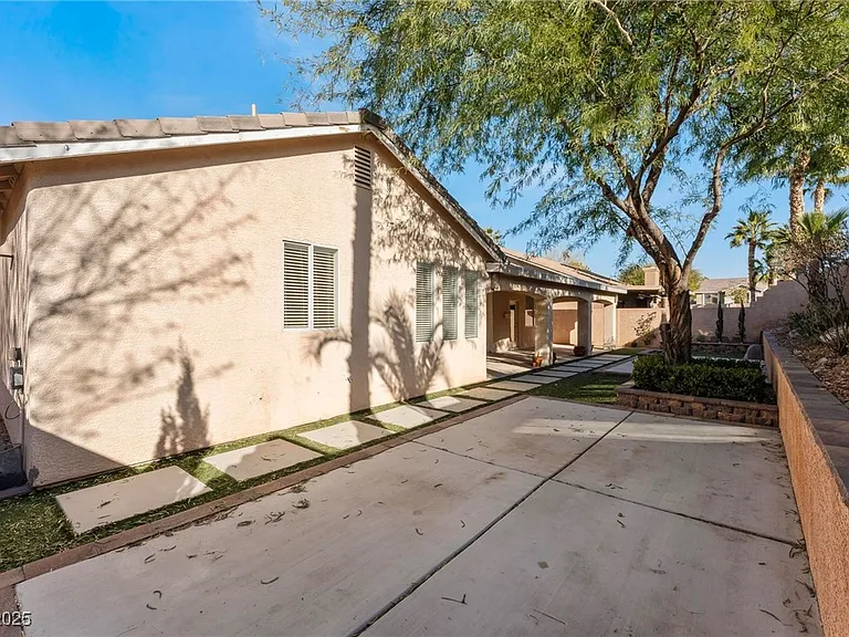 2267 Alanhurst Dr — Photo 36