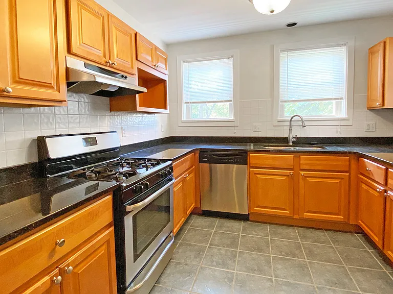 5629 Beacon St — Photo 9