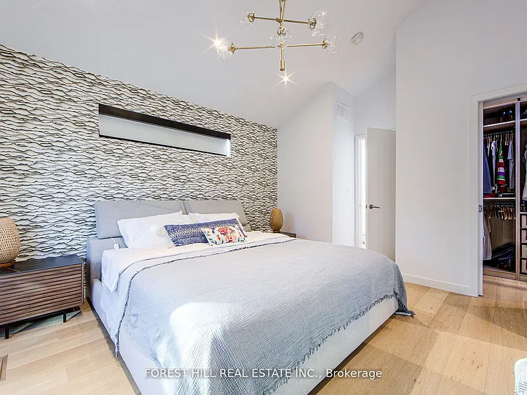 257 Manor Rd E — Photo 22