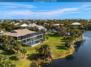 673 E Rocks Dr, Sanibel, FL 33957