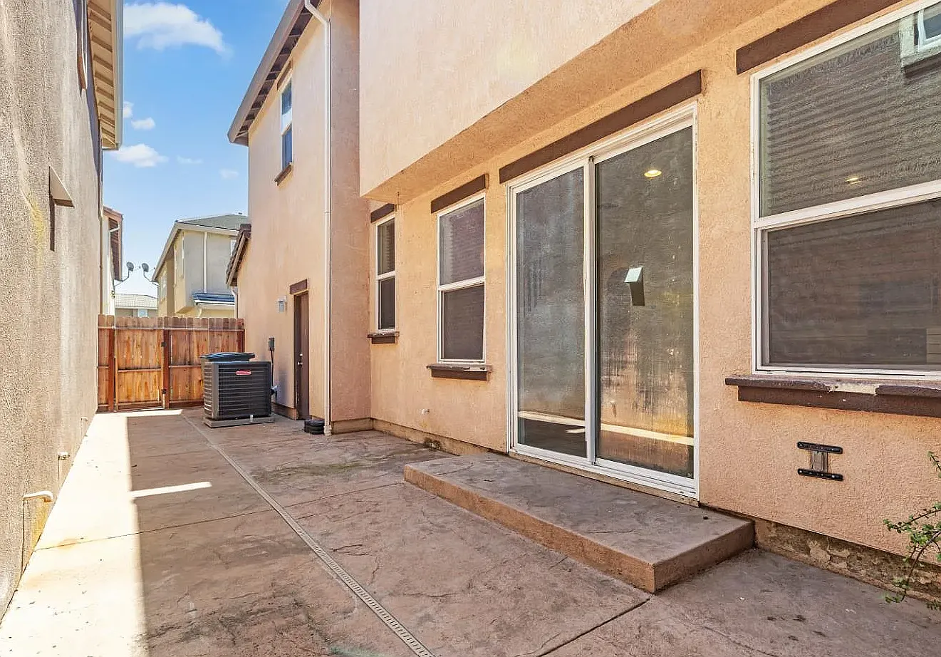 3 bed, 2.5 bath, 1725 sqft, $2,850 — Photo 3