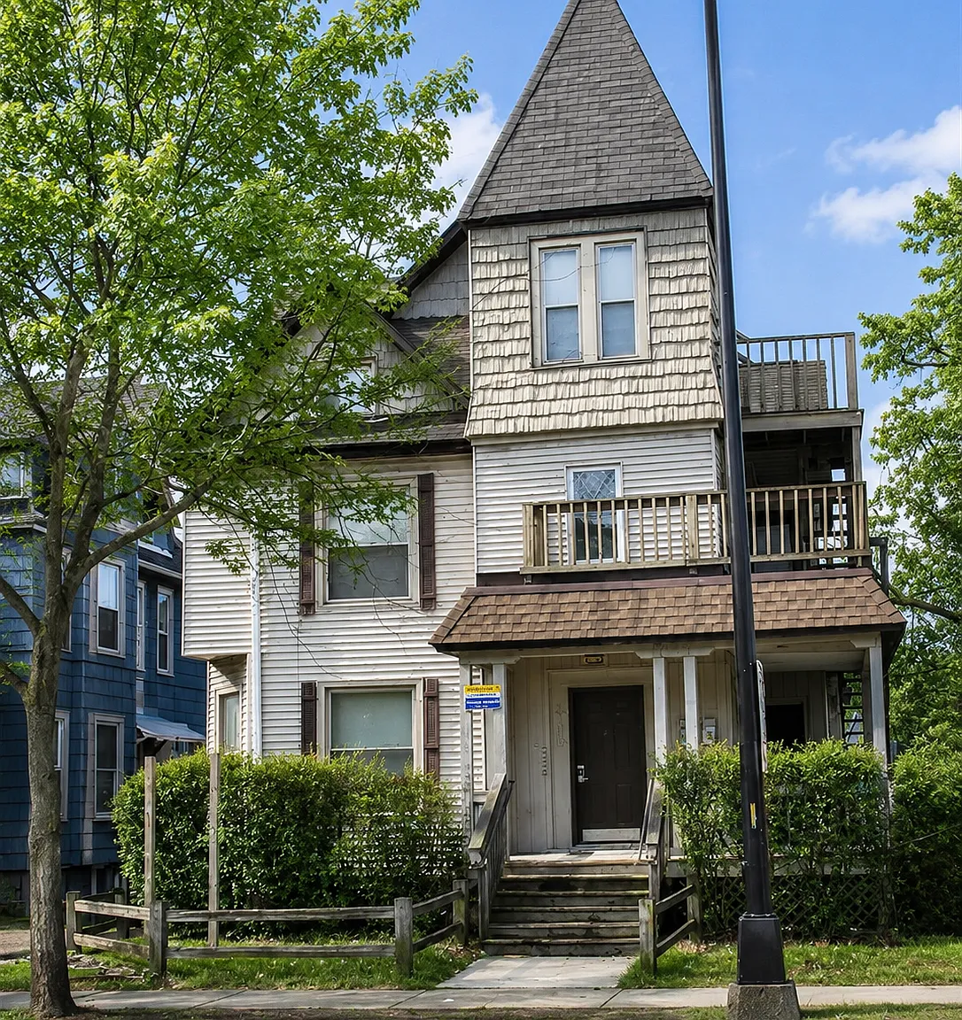 618 Packard — Photo 2