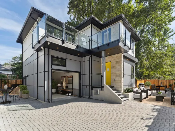842 Saint Denis Ave, North Vancouver, BC V7J 2G4