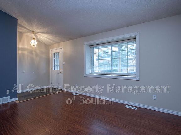 5th image of 2124 Stuart St