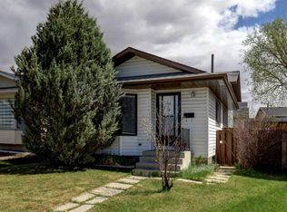 16 W Martingrove Mews NE, Calgary, AB T3J2S9
