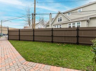 2130 W Pensacola Ave, Chicago, IL 60618