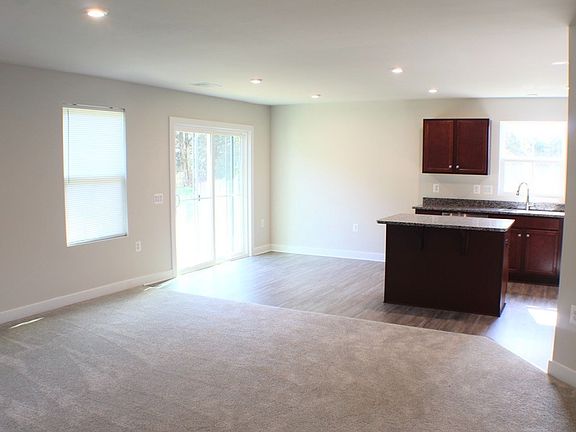 2nd image of 109 S Peak Dr