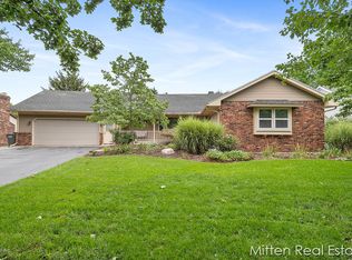 1881 Pinegrove Dr, Jenison, MI 49428