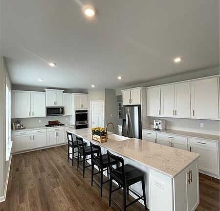 4th image of 155 Alder Dr