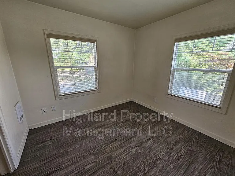 1020 NE B St #7 — Photo 10