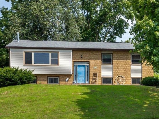 2959 Pennsylvania Ave, Dubuque, IA 52001