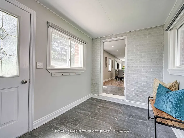 5263 Trafalgar Rd — Photo 6
