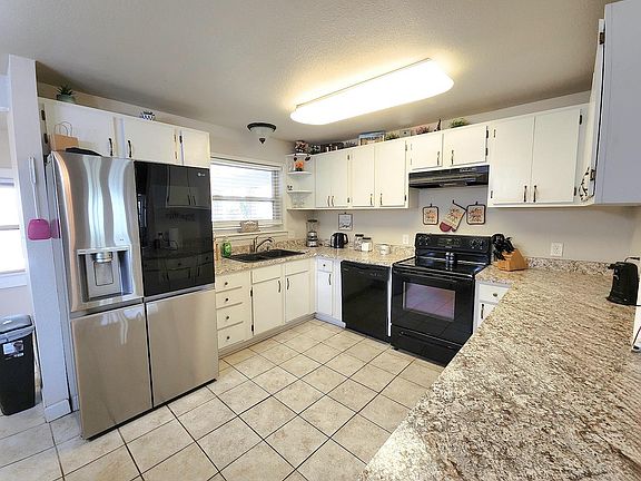 3rd image of 230 Bristol Ln