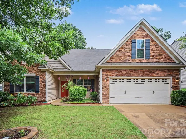 10718 Cove Point Dr, Charlotte, NC 28278
