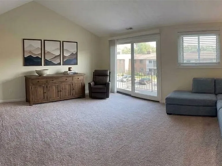 12-6 High Gate Trl — Photo 2